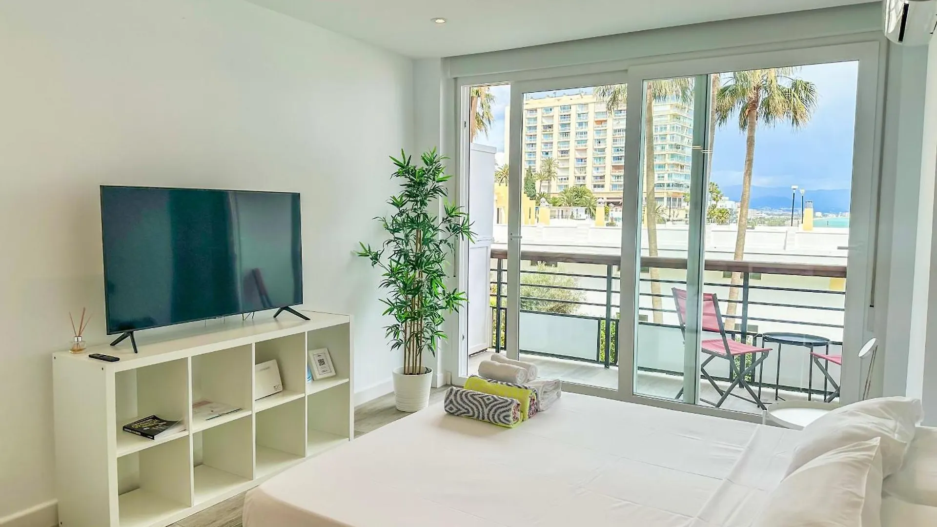 Wifi, Terraza, Piscina Y Acceso Privado A La Playa Apartment Torremolinos